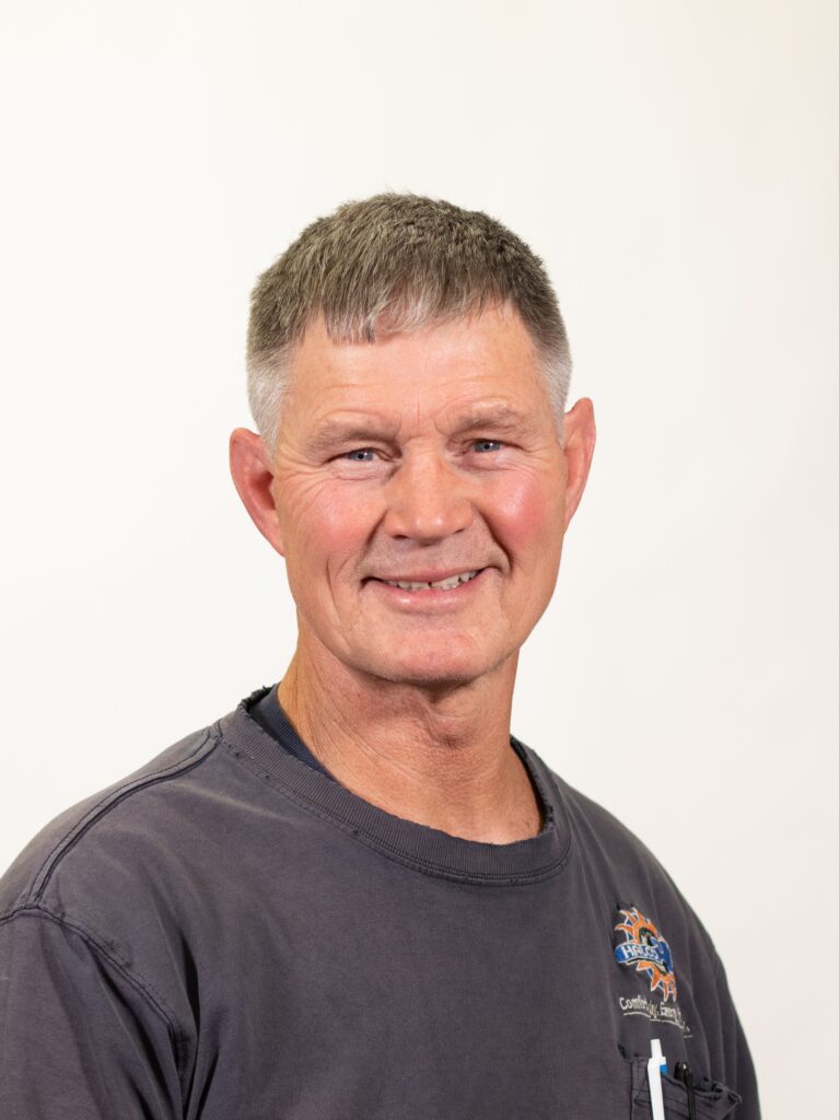 Dan E.